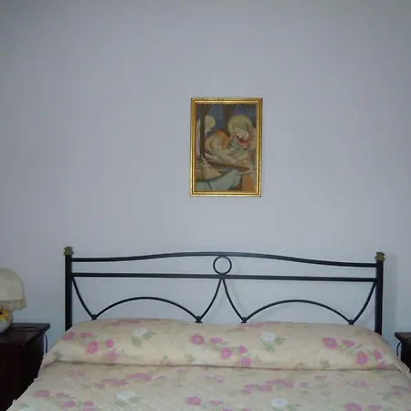 Lantgård Le Carolee Pianopoli