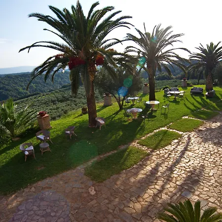 Le Carolee Lantgård